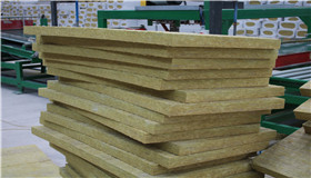 生產(chǎn)線生產(chǎn)好的巖棉