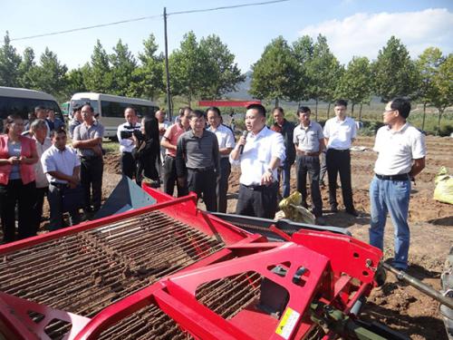 預拌砂漿生產(chǎn)施工一體化、機械化現(xiàn)場施工觀摩會