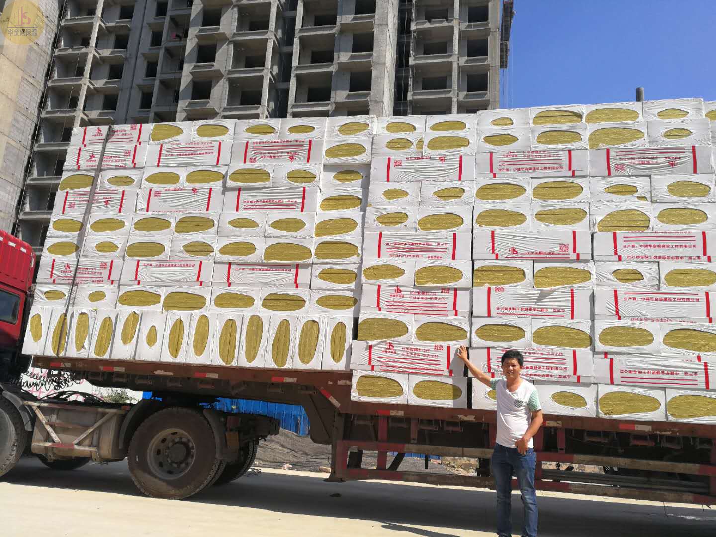 外墻巖棉板廠家生產(chǎn)的產(chǎn)品特點(diǎn)有哪些？