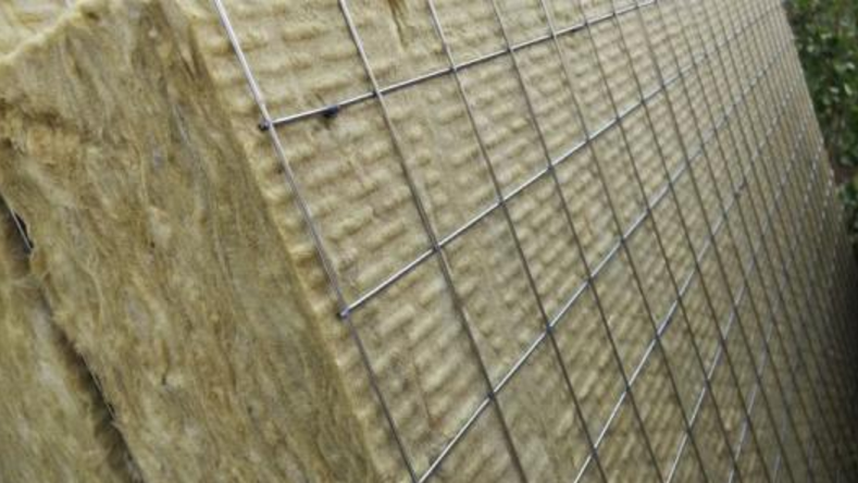 插絲鋼網(wǎng)巖棉保溫板是什么？